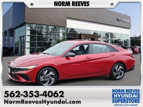 Certified 2025 Hyundai Elantra SEL FWD image 1