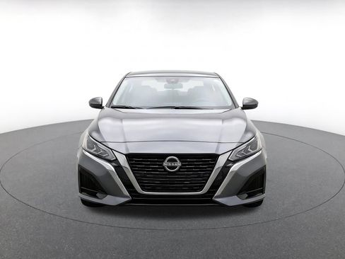 Used 2025 Nissan Altima 2.5 SV FWD image 2