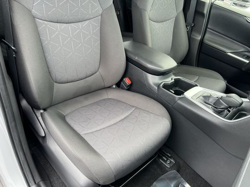 Used 2025 Toyota RAV4 XLE AWD/4WD image 23