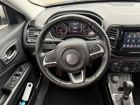 Used 2020 Jeep Compass Latitude image 16