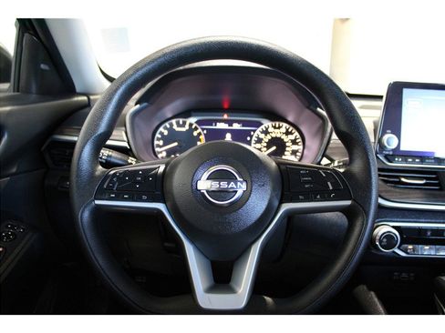 Used 2025 Nissan Altima 2.5 SV image 27