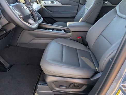 New 2026 Ford Explorer Active w/ Active Comfort Package image 9