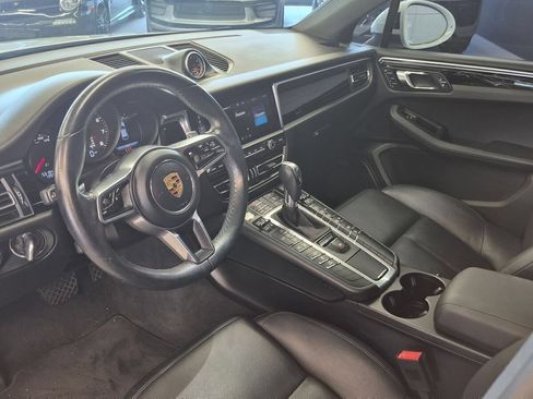 Certified 2021 Porsche Macan AWD/4WD image 12