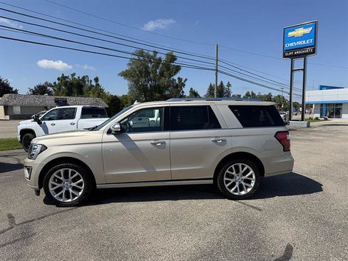 Used 2018 Ford Expedition Platinum AWD/4WD image 3