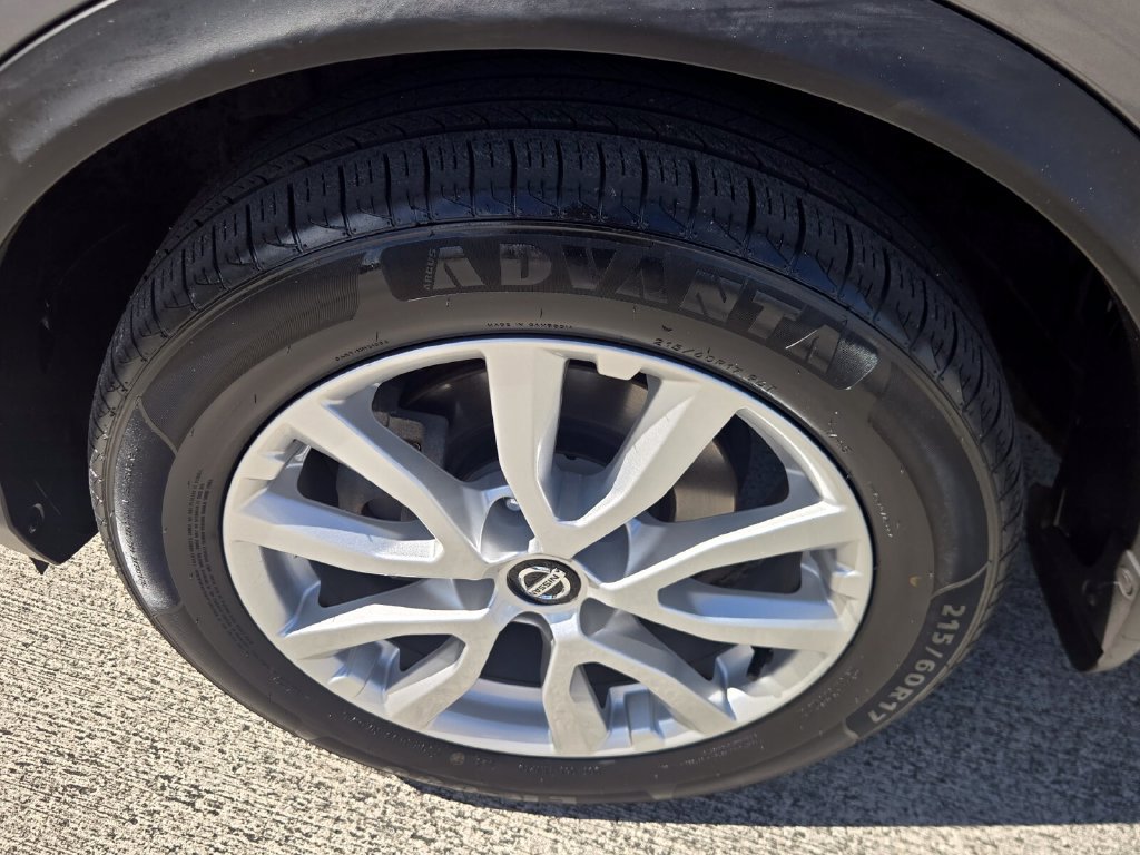 Used 2020 Nissan Rogue Sport SV FWD image 9
