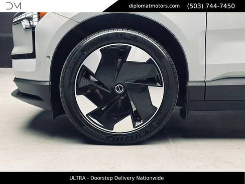 Used 2025 Volvo EX30 Ultra AWD/4WD image 37