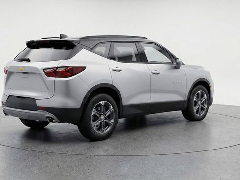 Used 2025 Chevrolet Blazer LT FWD image 9