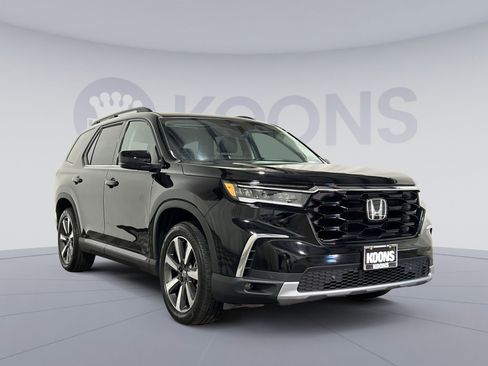 Used 2025 Honda Pilot Touring image 10