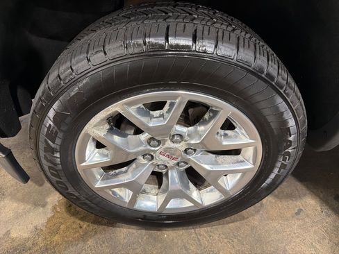 Used 2015 GMC Sierra 1500 SLT w/ SLT Crew Cab Value Package AWD/4WD image 28
