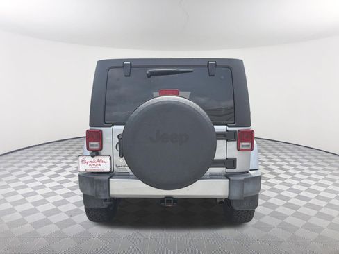 Used 2017 Jeep Wrangler Unlimited Sahara w/ Connectivity Group AWD/4WD image 13