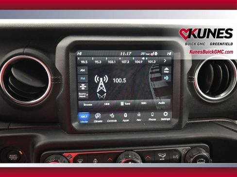 Used 2020 Jeep Wrangler Unlimited Sahara image 23