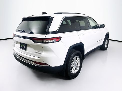 Used 2023 Jeep Grand Cherokee Laredo w/ Luxury Tech Group I RWD image 9