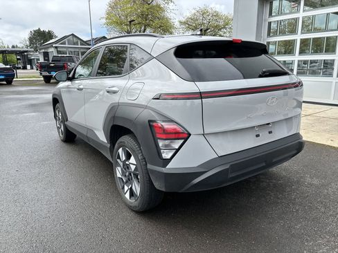 Used 2025 Hyundai Kona SEL image 3