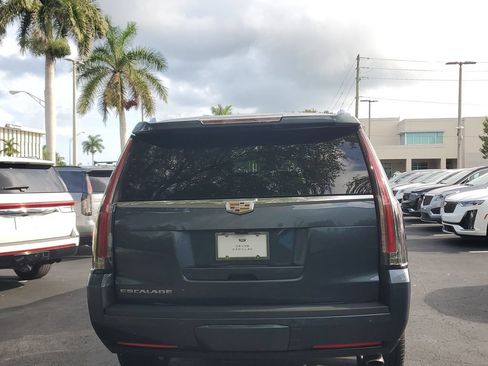 Used 2020 Cadillac Escalade Luxury AWD/4WD image 13