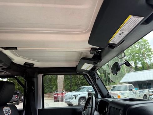 Used 2012 Jeep Wrangler Unlimited Sahara AWD/4WD image 94