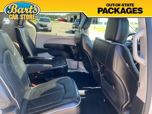 Used 2024 Chrysler Pacifica Limited FWD image 11