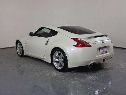 Used 2011 Nissan 370Z Touring RWD image 4