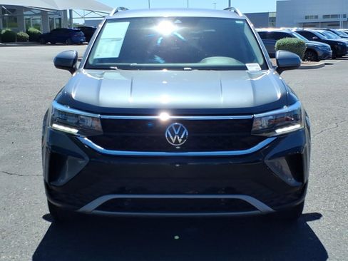 Certified 2023 Volkswagen Taos SE w/ Black Wheel Package image 2