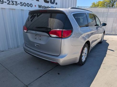 Used 2017 Chrysler Pacifica Touring-L FWD image 15