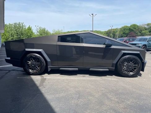 Used 2025 Tesla Cybertruck AWD Crew Cab image 4