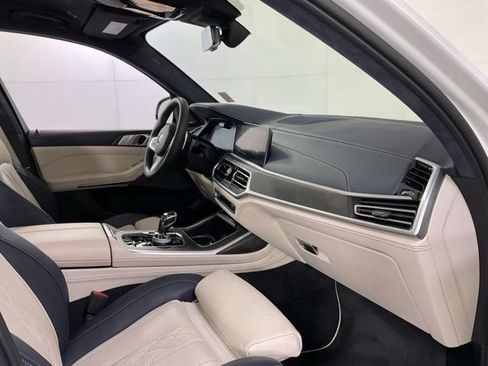 Used 2022 BMW X7 M50i w/ Dynamic Handling Package AWD/4WD image 31