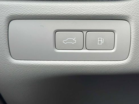 Certified 2024 Volvo XC60 T8 Plus w/ Protection Package Premier image 32