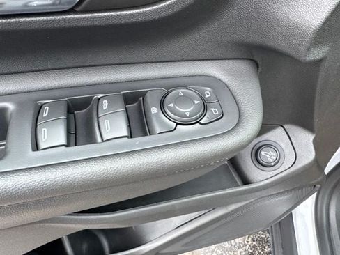 Used 2023 GMC Terrain SLT AWD/4WD image 9