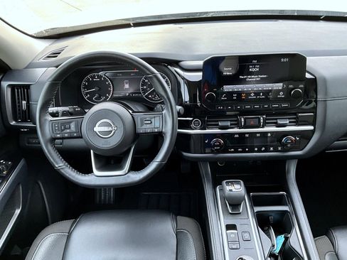 Used 2024 Nissan Pathfinder SL image 13