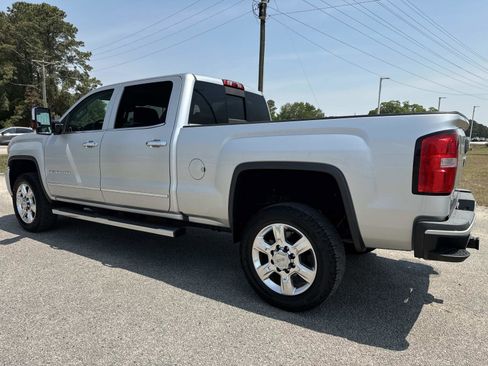 Used 2018 GMC Sierra 2500 Denali w/ Duramax Plus Package AWD/4WD image 6