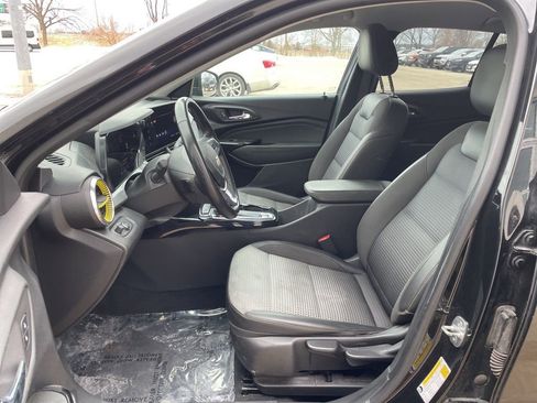 Used 2024 Chevrolet Trax LT w/ Driver Confidence Package FWD image 8