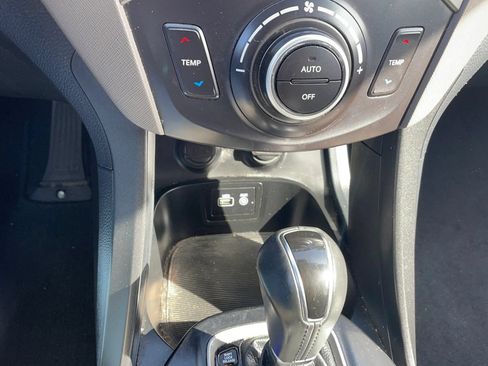 Used 2018 Hyundai Santa Fe FWD image 13