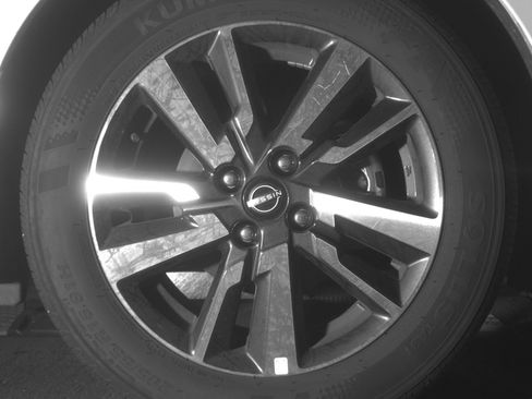 Used 2025 Nissan Versa SV FWD image 13