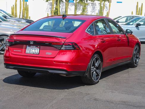 Used 2025 Honda Accord Sport image 9