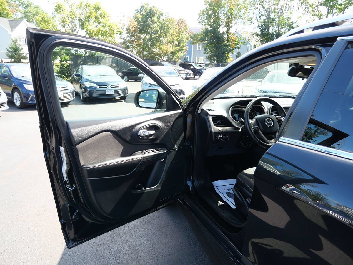 Used 2016 Jeep Cherokee Latitude FWD image 15