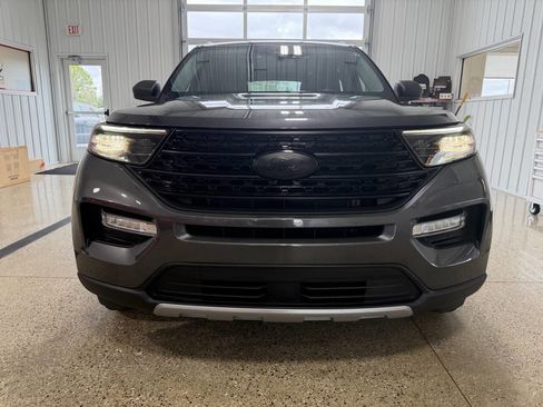 Used 2020 Ford Explorer XLT w/ Equipment Group 202A AWD/4WD image 9