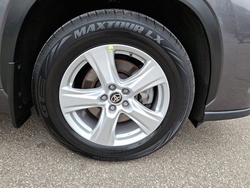 Used 2024 Toyota Highlander LE image 8