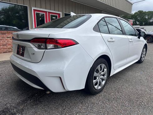 Used 2022 Toyota Corolla LE FWD image 3