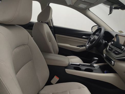 Used 2025 Nissan Altima 2.5 SV image 21