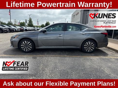 Used 2025 Nissan Altima 2.5 SV FWD image 7