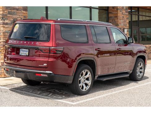 Used 2022 Jeep Wagoneer Series I w/ Premium Group I AWD/4WD image 3