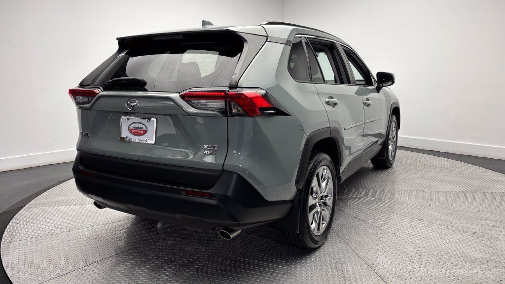 Used 2021 Toyota RAV4 XLE Premium AWD/4WD image 39