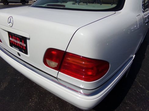 Used 1999 Mercedes-Benz E 320 Sedan w/ X2 Opt Pkg image 15