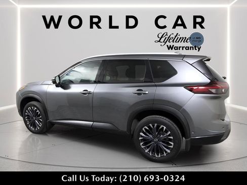 Used 2025 Nissan Rogue SL w/ Tech Package FWD image 17