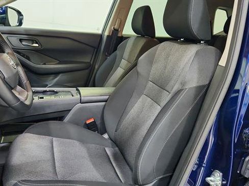 Certified 2025 Nissan Rogue SV image 11