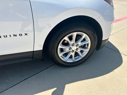 Used 2020 Chevrolet Equinox LS w/ LPO, Blackout Package FWD image 17