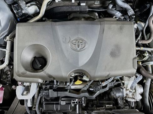 Used 2025 Toyota RAV4 XLE FWD image 32
