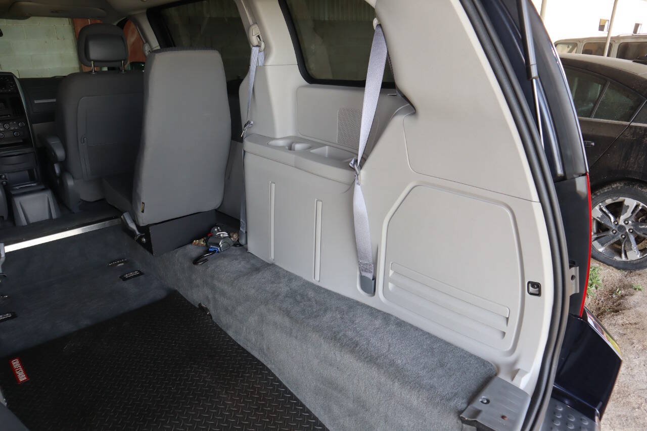 Used 2010 Dodge Grand Caravan SE FWD image 22