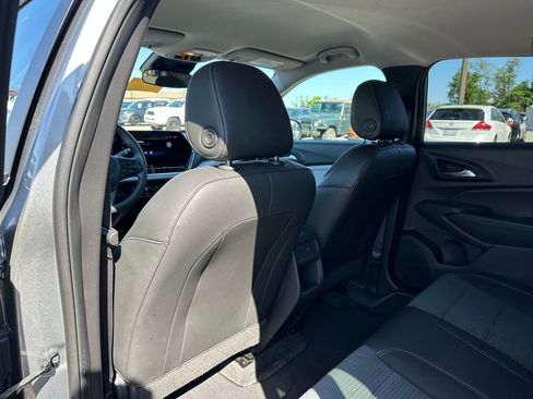 Certified 2025 Chevrolet Trax LT FWD image 10