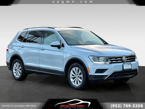 Used 2018 Volkswagen Tiguan SE w/ Panoramic Sunroof Package image 1