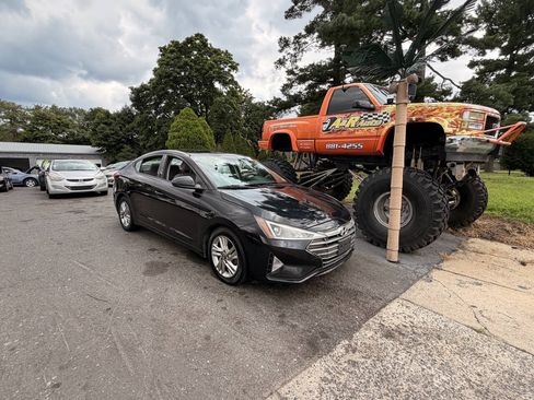 Used 2020 Hyundai Elantra SEL FWD image 2